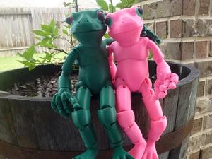 Movable frogman L
